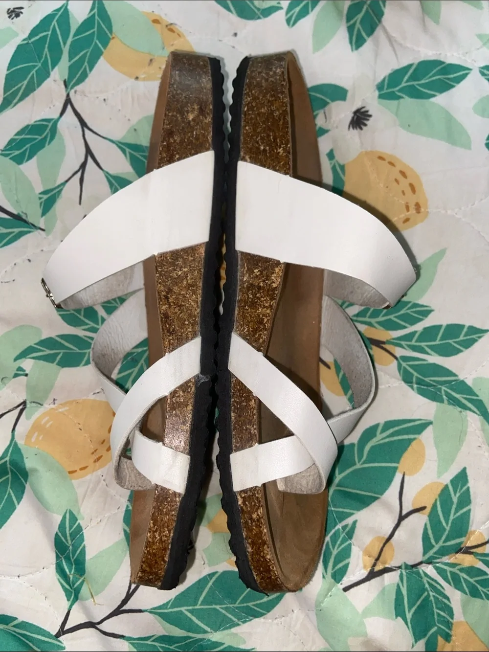 WHITE FAUX LEATHER SANDALS Toe Thongs Buckles 9/10